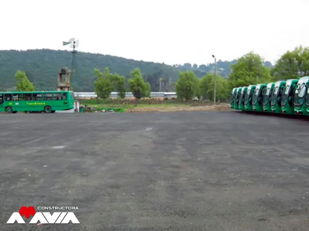 Imagen carrucel donde se muestra el patio con los buses